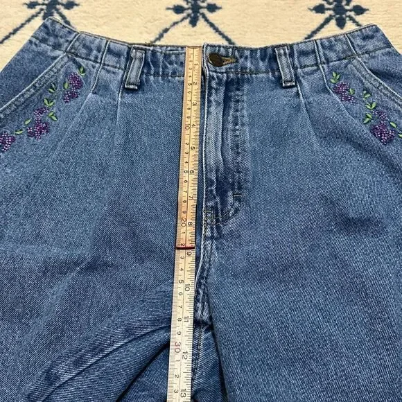 Vintage Embroidered Floral Denim Mom Shorts - Picture 6 of 8